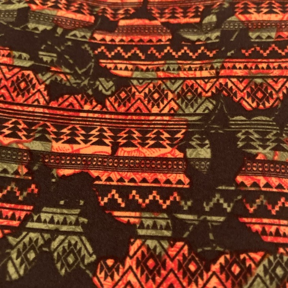 ๐3for$10๐ LulaRoe leggings. Red Multi color OS - Picture 3 of 6